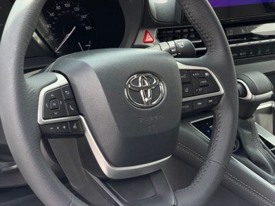 2025 Toyota Sienna XLE 8 Passenger
