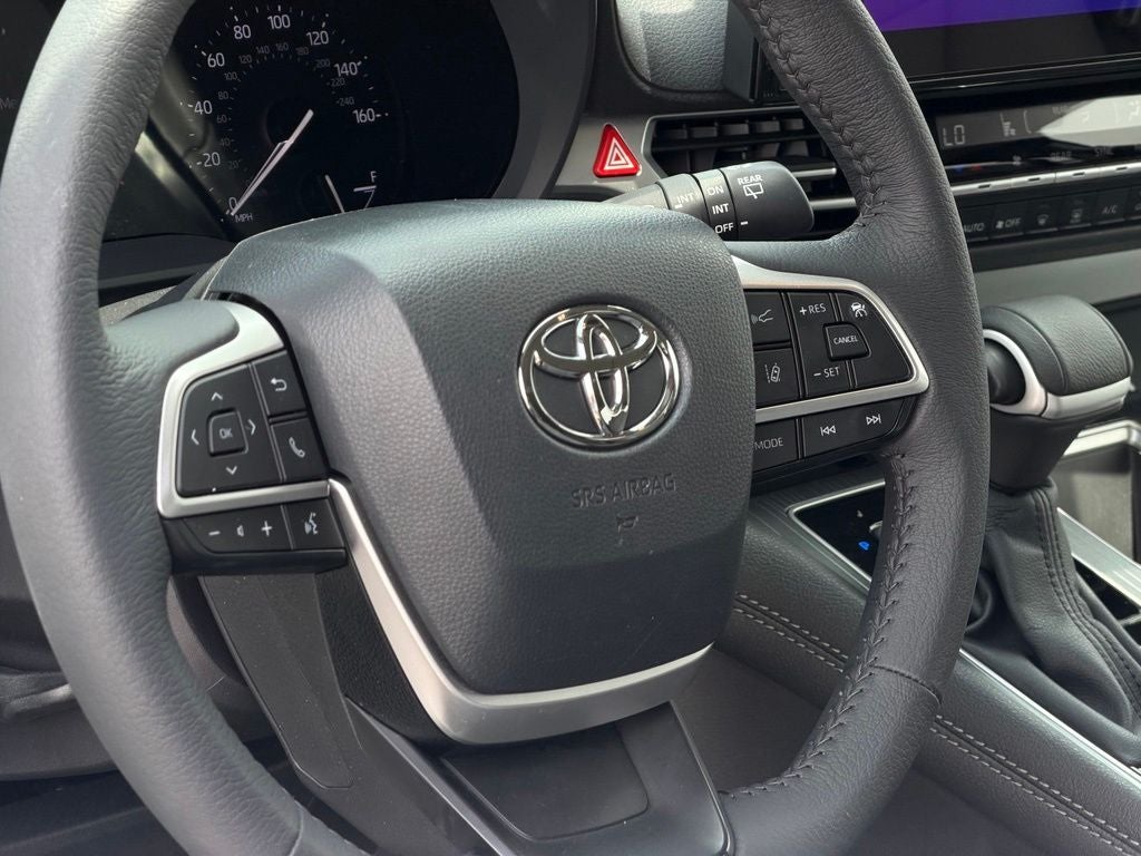 2025 Toyota Sienna XLE 8 Passenger