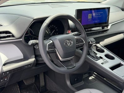2025 Toyota Sienna XLE 8 Passenger