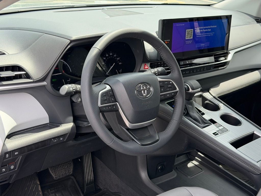2025 Toyota Sienna XLE 8 Passenger