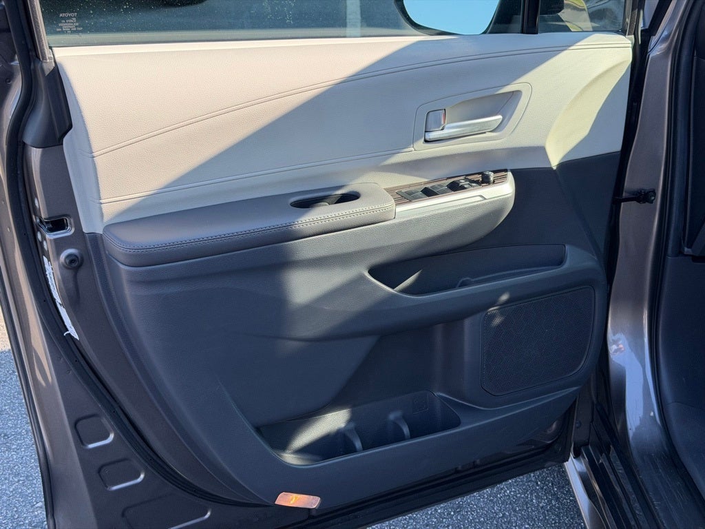 2024 Toyota Sienna XLE