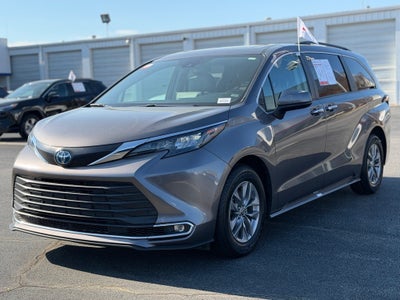 2024 Toyota Sienna XLE