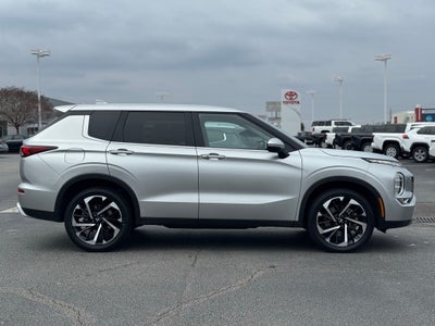 2024 Mitsubishi Outlander SE