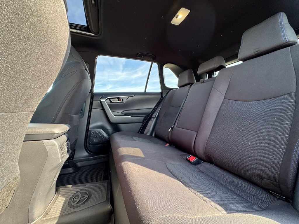 2022 Toyota RAV4 Hybrid SE