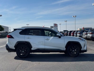 2022 Toyota RAV4 Hybrid SE