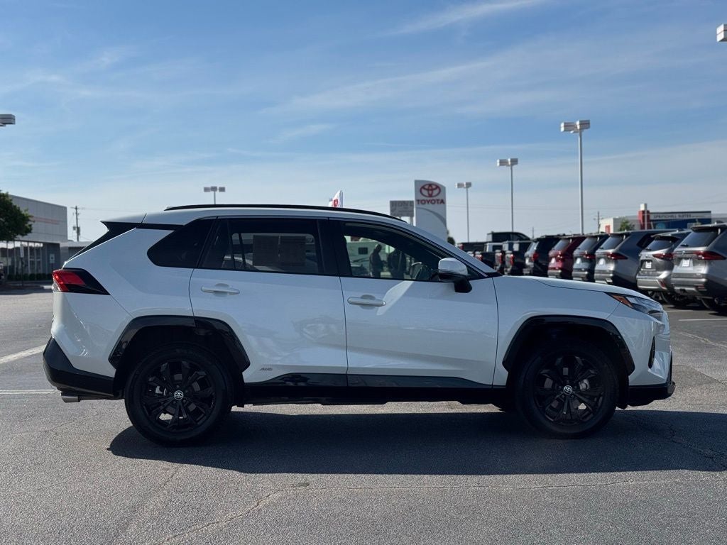 2022 Toyota RAV4 Hybrid SE