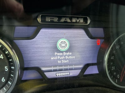 2019 RAM 1500 Laramie 5.7 HEMI 4X4 LEVEL 1 EQUIPMENT