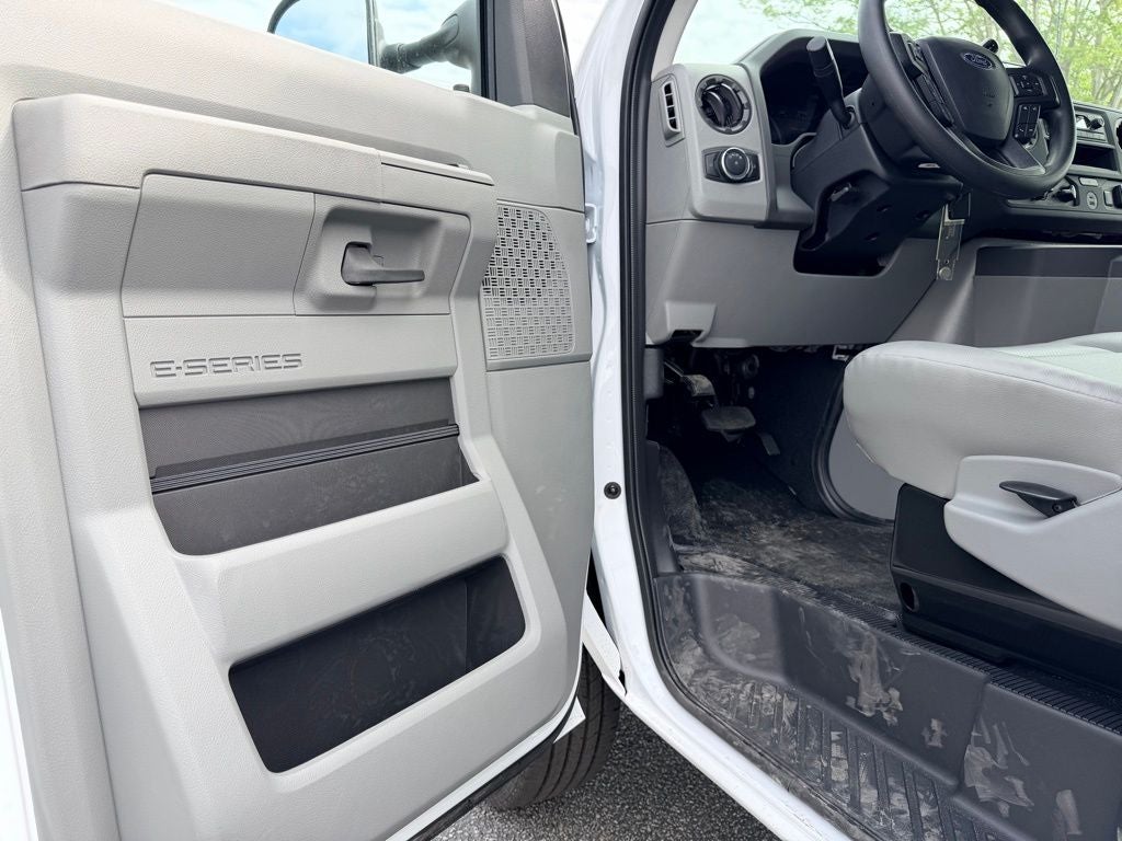 2027 Ford E-350SD Base Cutaway