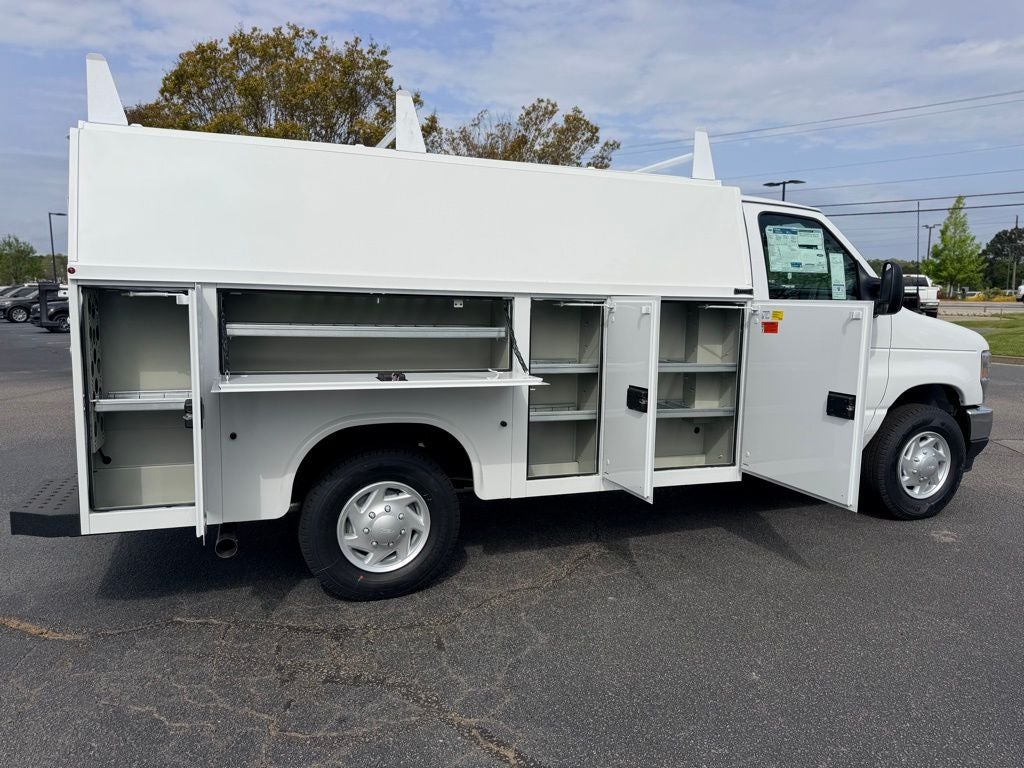 2027 Ford E-350SD Base Cutaway