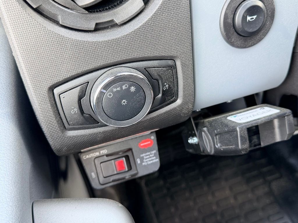 2027 Ford F-750SD Base