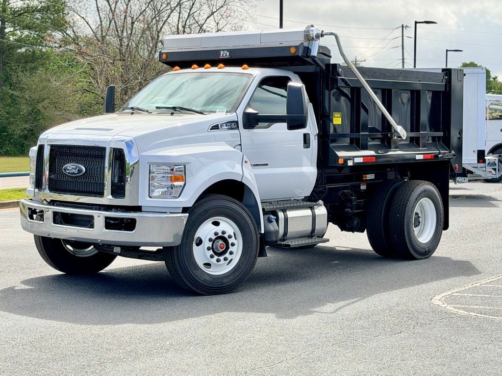 2027 Ford F-750SD Base