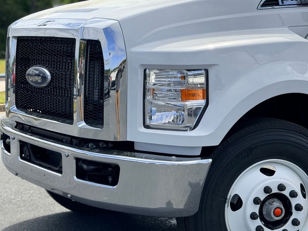 2027 Ford F-750SD Base