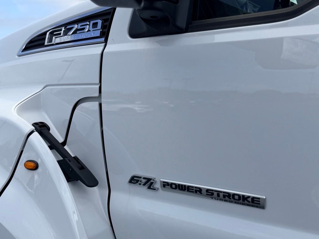 2027 Ford F-750SD Base