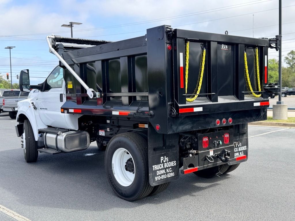 2027 Ford F-750SD Base