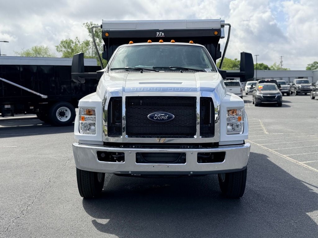 2027 Ford F-750SD Base
