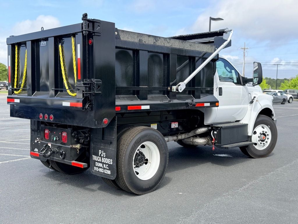 2027 Ford F-750SD Base