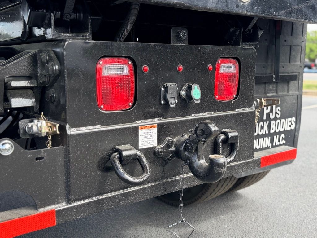 2027 Ford F-750SD Base