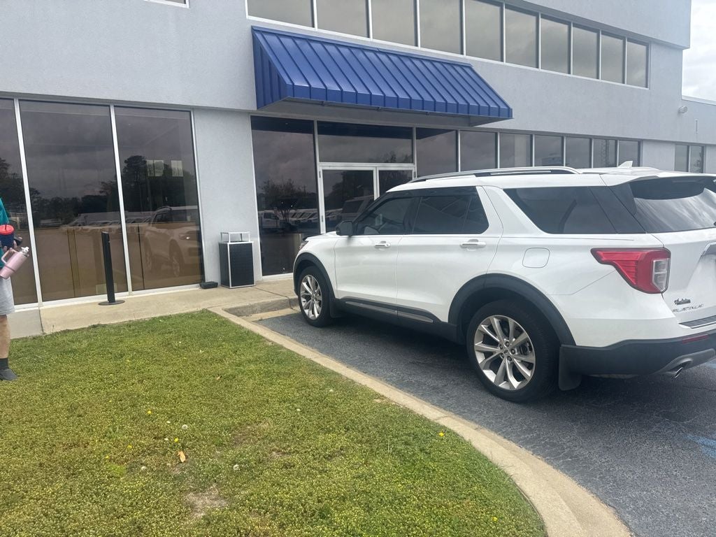 2022 Ford Explorer Platinum CERTIFIED HYBRID GREAT ON GAS