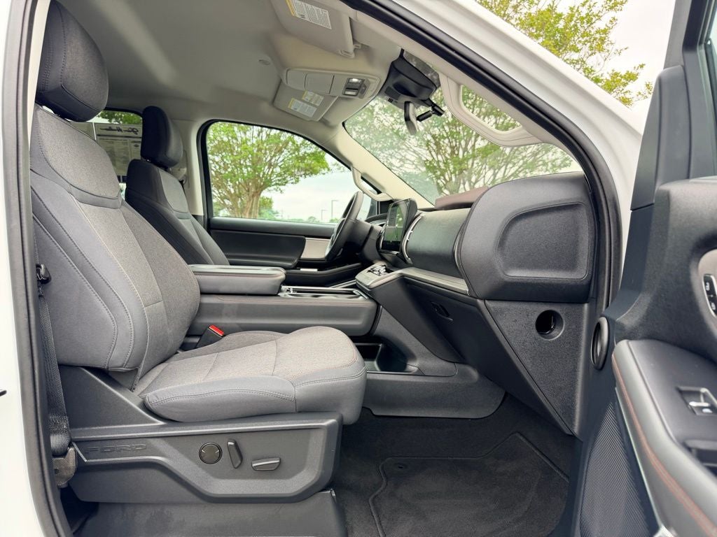 2025 Ford Expedition Max Active GOLD CERTIFIED NAVI 3RD ROW SEATING