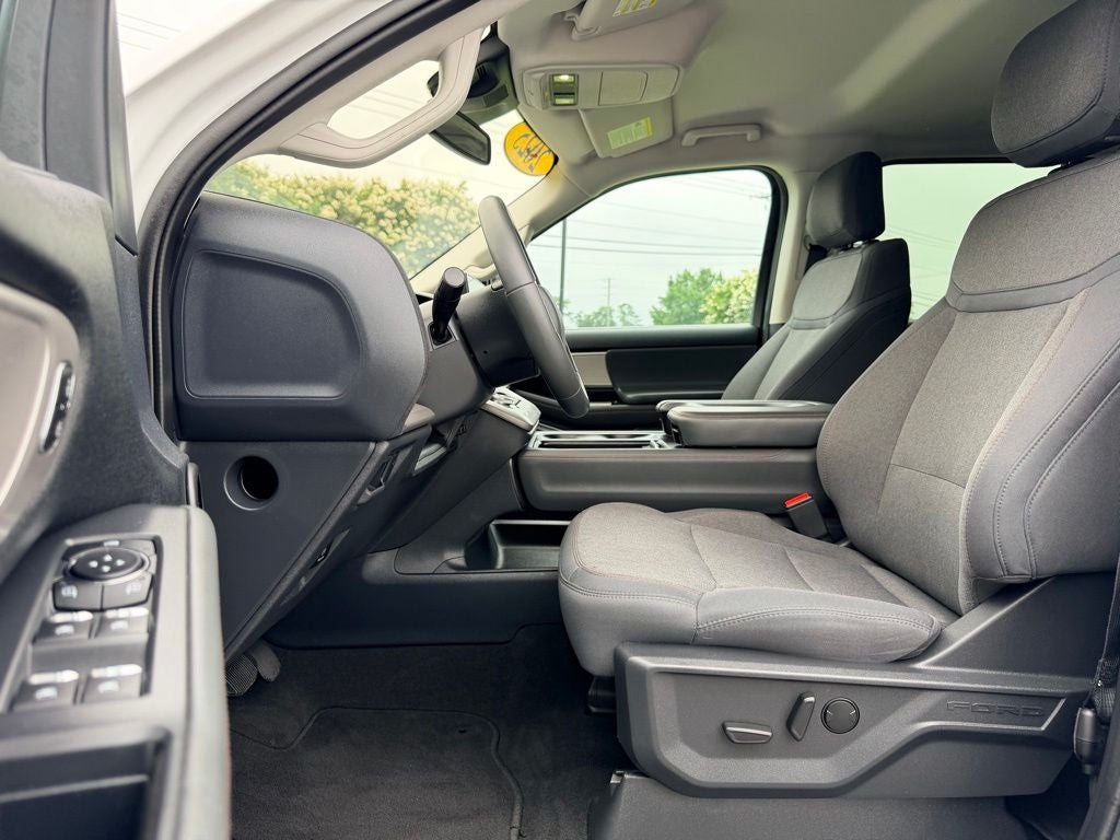 2025 Ford Expedition Max Active GOLD CERTIFIED NAVI 3RD ROW SEATING