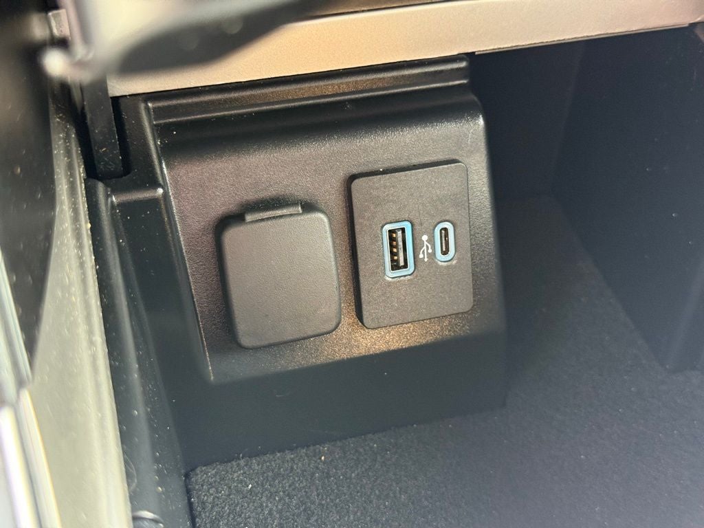 2023 Ford Explorer XLT CERTIFIED PANO ROOF HEATED SEATS