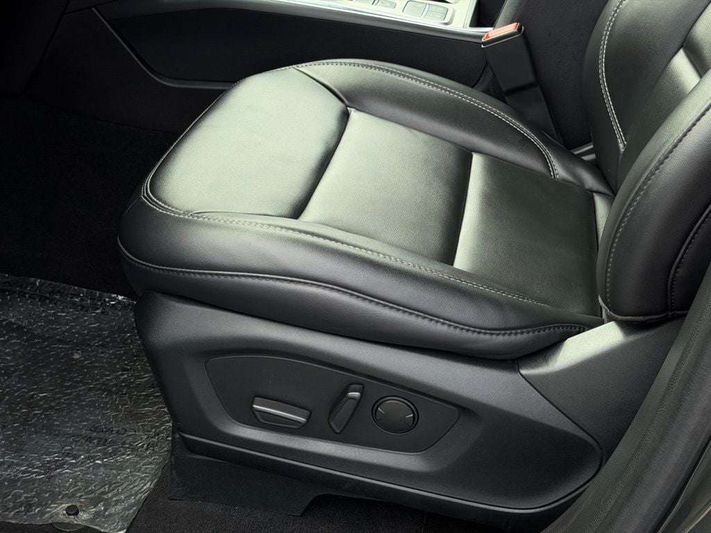 2023 Ford Explorer XLT GOLD CERTIFIED