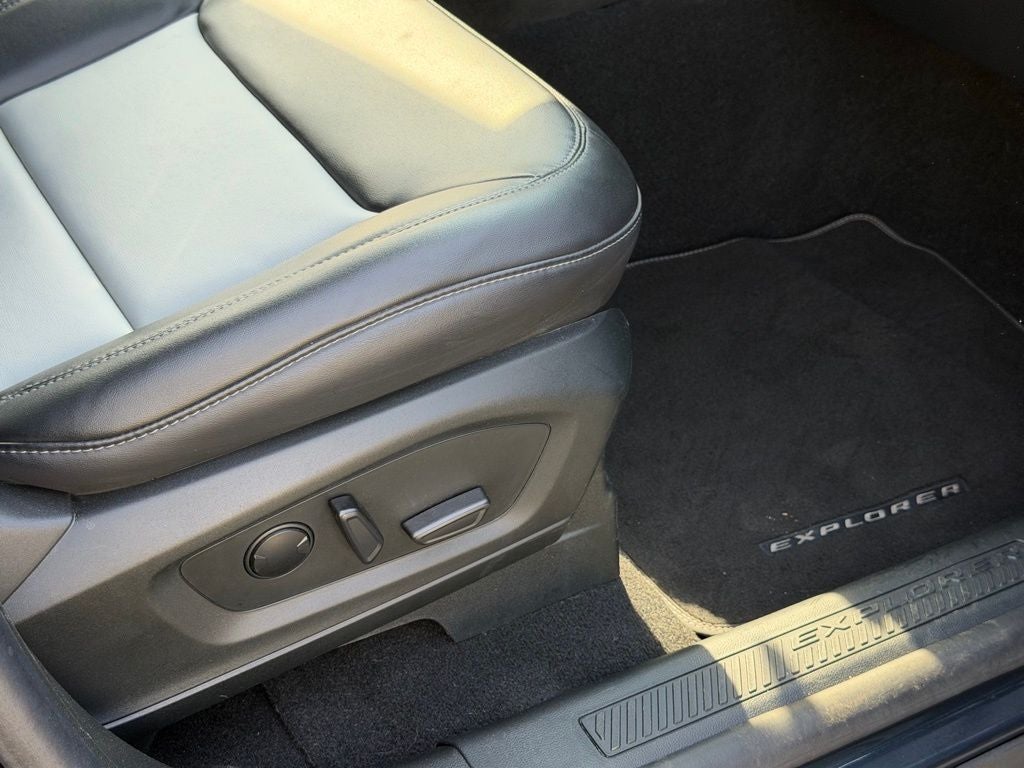2023 Ford Explorer XLT GOLD CERTIFIED 2ND ROW BUCKETS