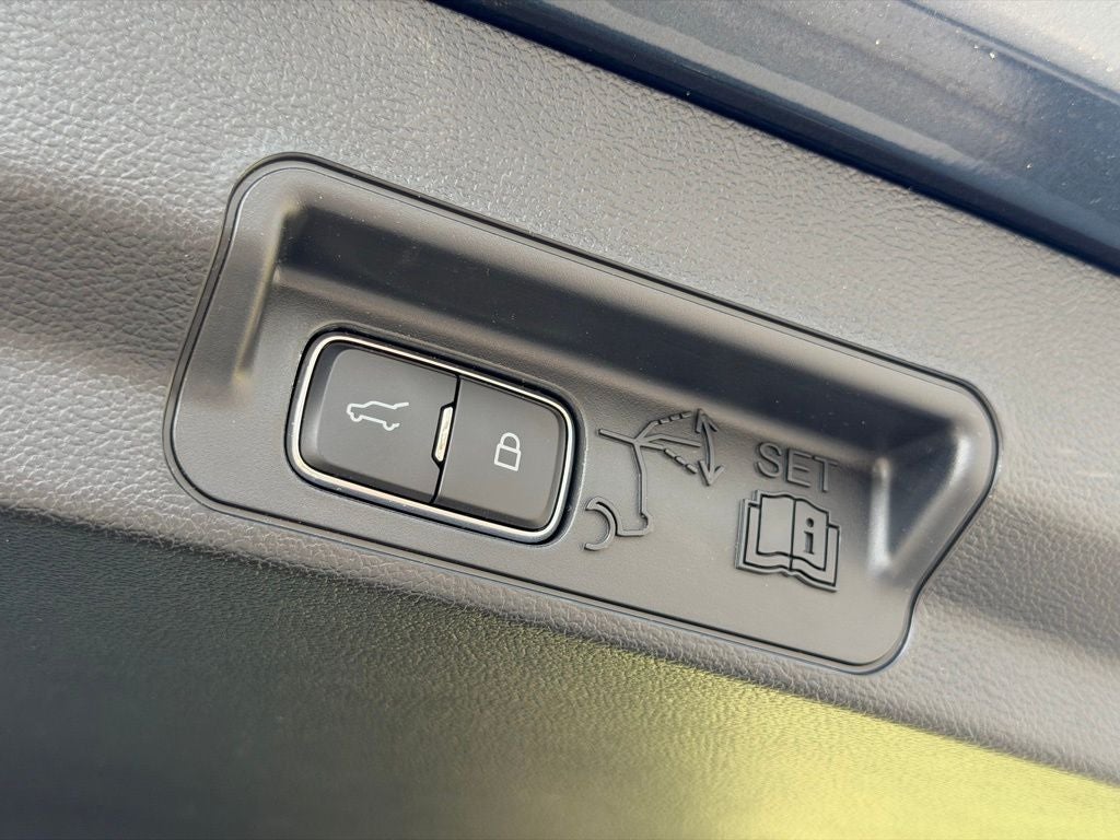 2023 Ford Explorer XLT GOLD CERTIFIED 2ND ROW BUCKETS