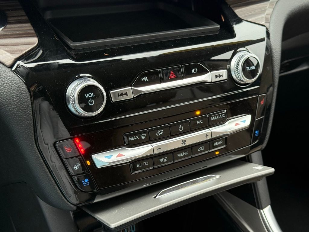 2023 Ford Explorer Limited CERTIFIED NAVI 2ND ROW BUCKETS HEATED COOLED SEATS