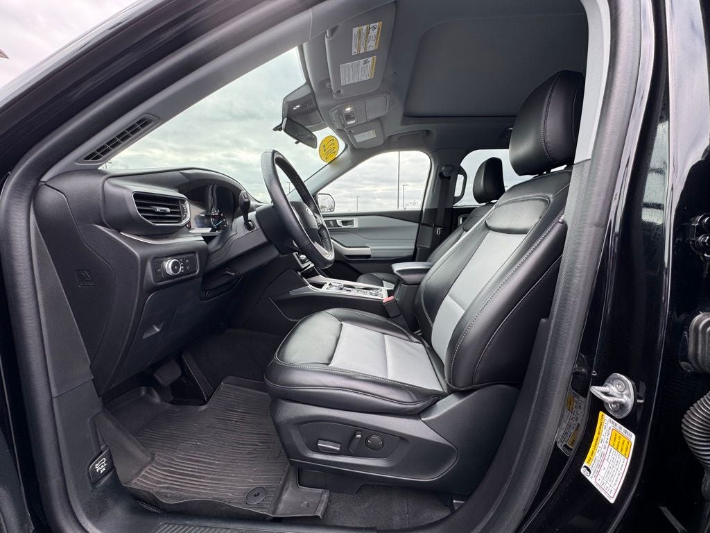 2022 Ford Explorer XLT CERTIFIED 2ND ROW BUCKETS PANO ROOF NAVI