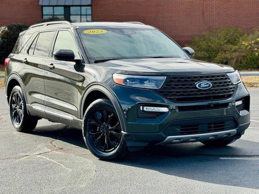 2023 Ford Explorer XLT CERTIFIED 2ND ROW BUCKETS