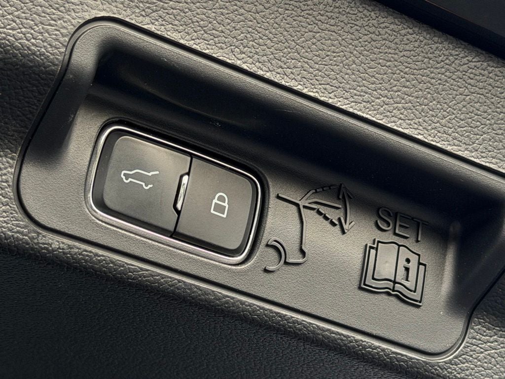 2023 Ford Explorer XLT CERTIFIED 2ND ROW BUCKETS