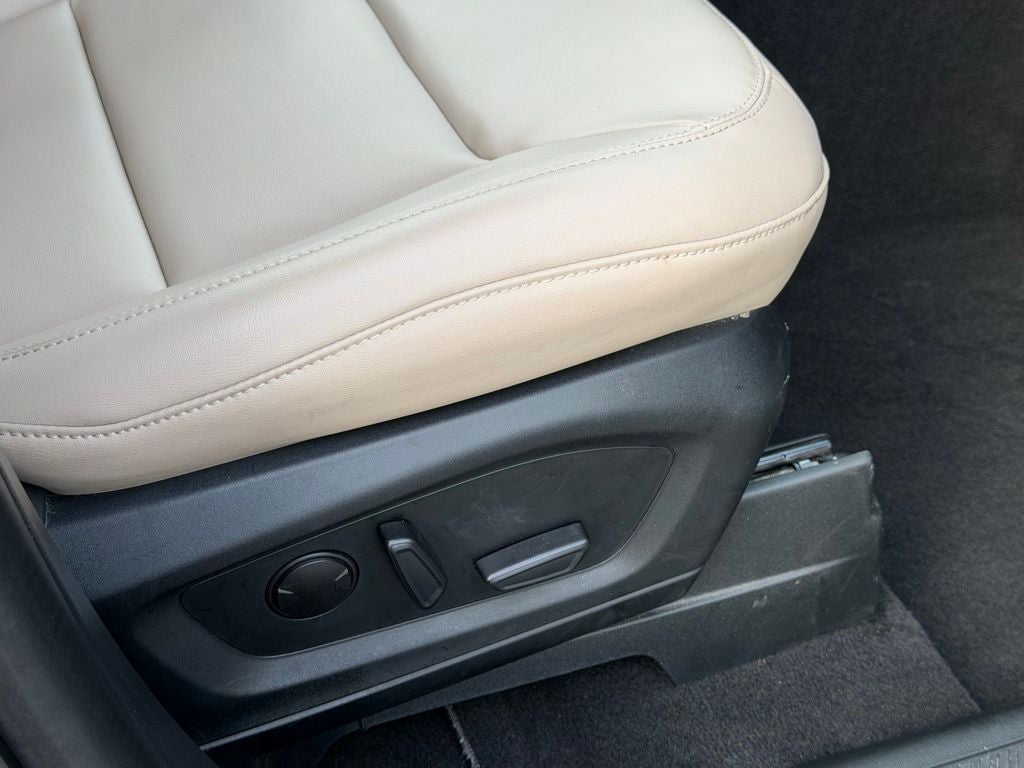 2023 Ford Explorer XLT CERTIFIED 2ND ROW BUCKETS