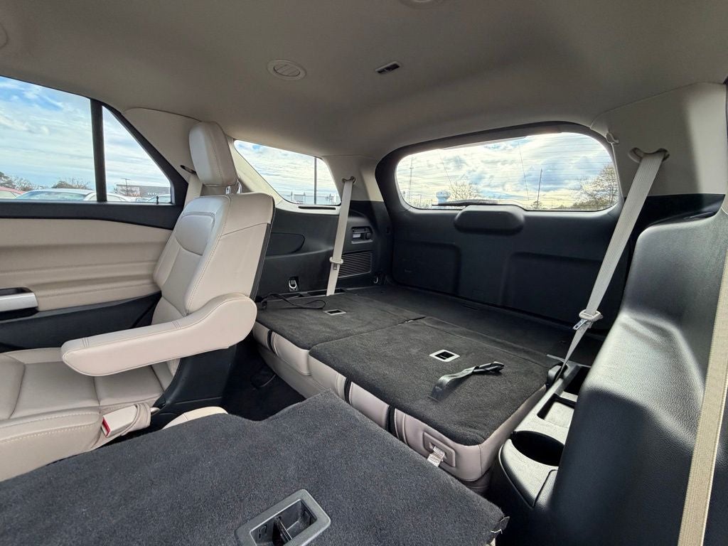 2023 Ford Explorer XLT CERTIFIED 2ND ROW BUCKETS