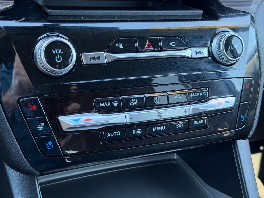 2023 Ford Explorer Limited GOLD CERTIFIED NAVI HEATED COOLED SEATS