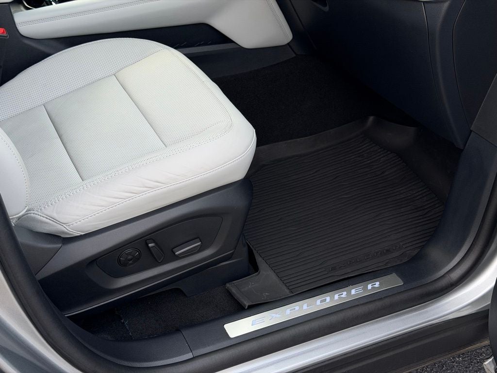 2025 Ford Explorer Platinum CERTIFIED ULTIMATE PACKAGE BLUE CRUISE LUX LEATHER