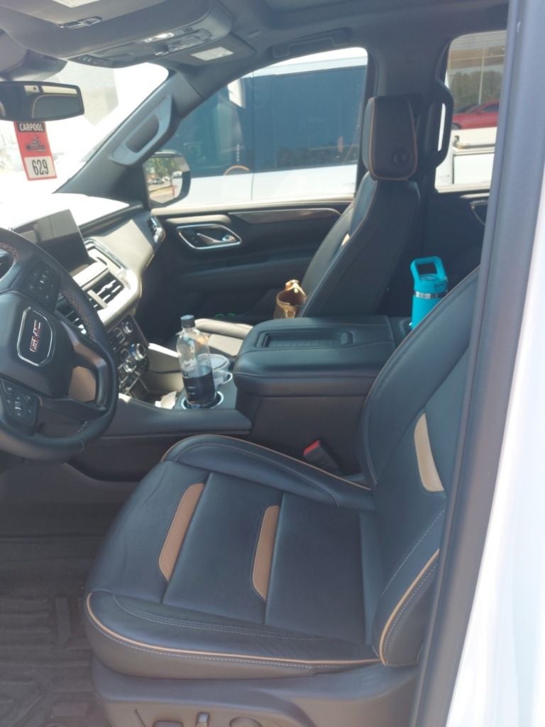 2023 GMC Yukon AT4 NAVI PANO ROOF 2ND ROW BUCKET SEATS