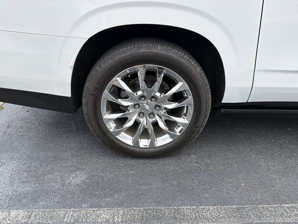 2022 Chevrolet Suburban High Country DELUXE PACKAGE