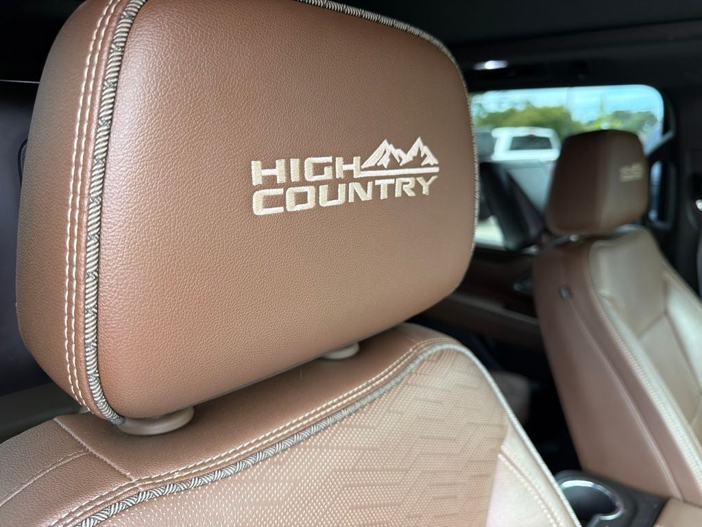 2022 Chevrolet Suburban High Country DELUXE PACKAGE