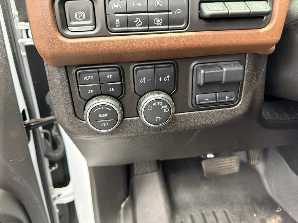 2022 Chevrolet Suburban High Country DELUXE PACKAGE