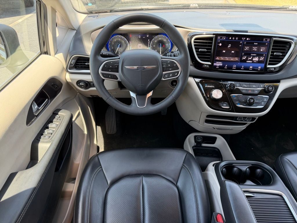 2023 Chrysler Pacifica Touring L FAMILY FUN!!!!