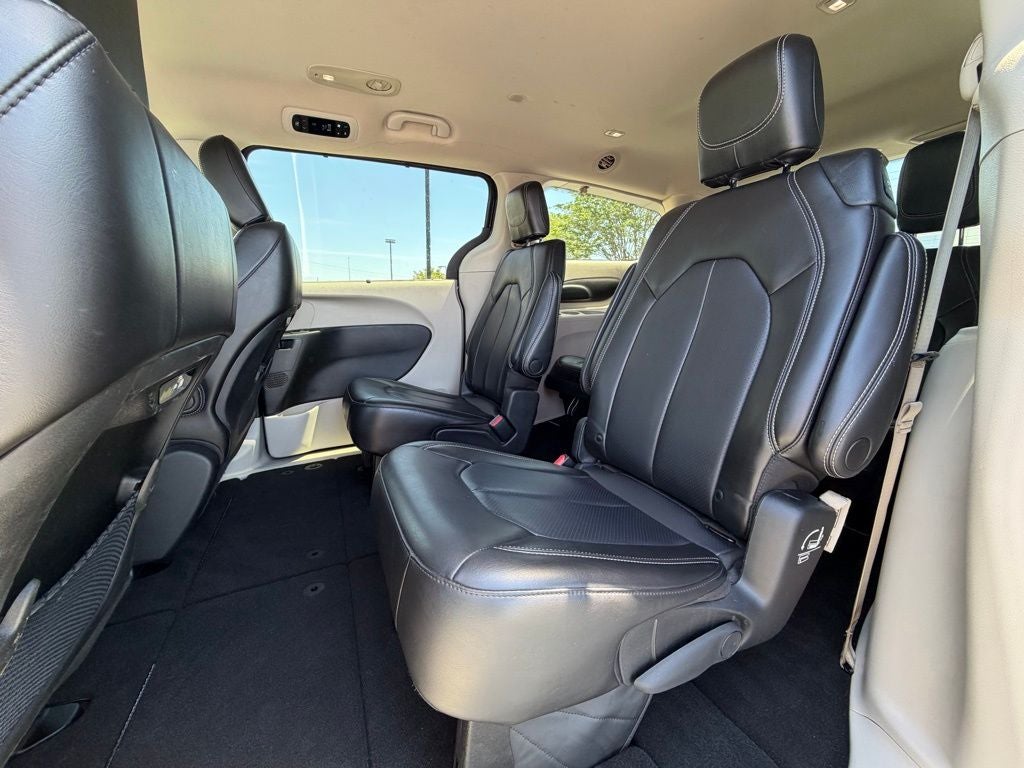 2023 Chrysler Pacifica Touring L FAMILY FUN!!!!