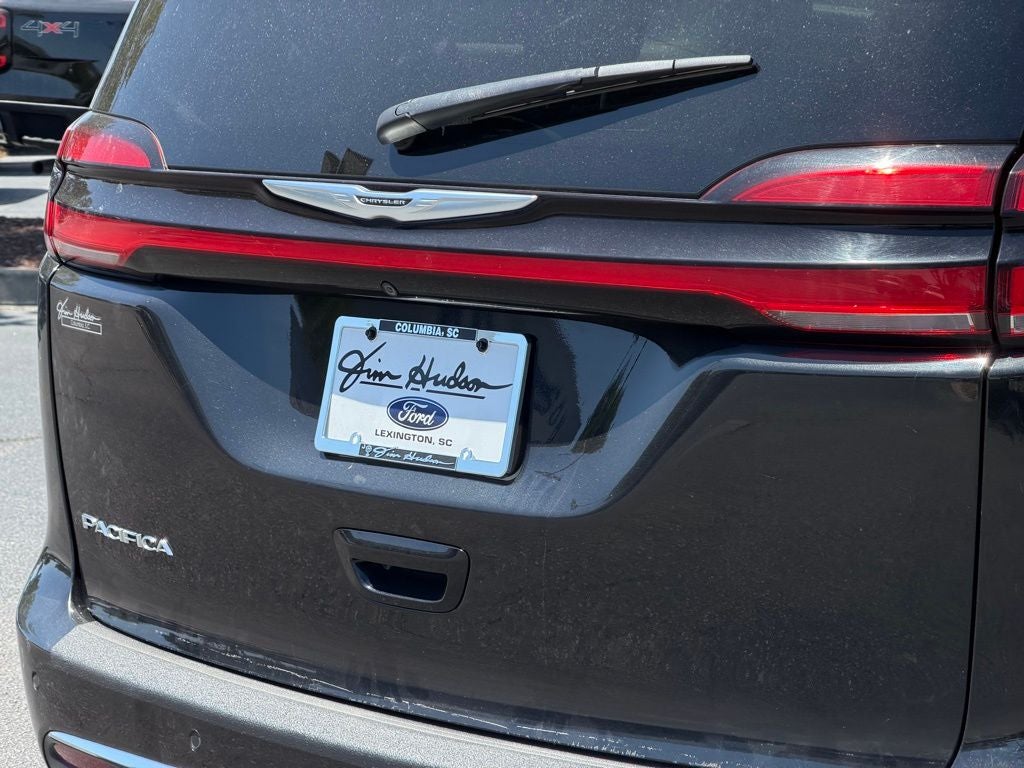 2023 Chrysler Pacifica Touring L FAMILY FUN!!!!