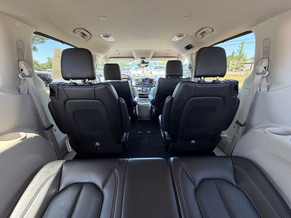 2023 Chrysler Pacifica Touring L FAMILY FUN!!!!