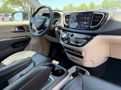 2023 Chrysler Pacifica Touring L FAMILY FUN!!!!