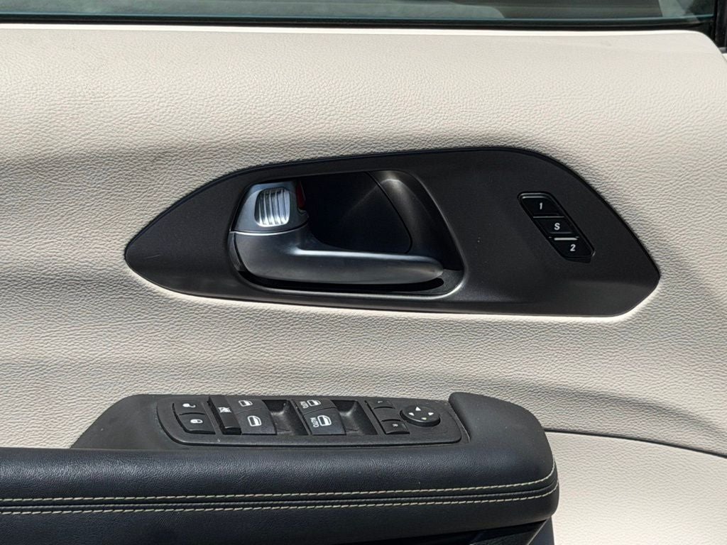 2023 Chrysler Pacifica Touring L FAMILY FUN!!!!