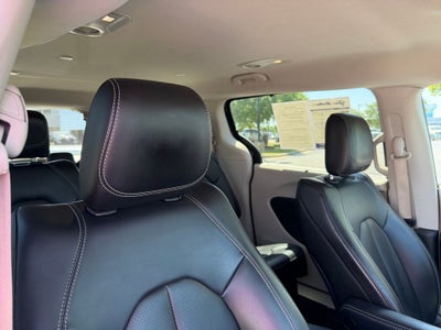 2023 Chrysler Pacifica Touring L FAMILY FUN!!!!