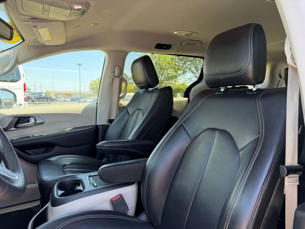 2023 Chrysler Pacifica Touring L FAMILY FUN!!!!