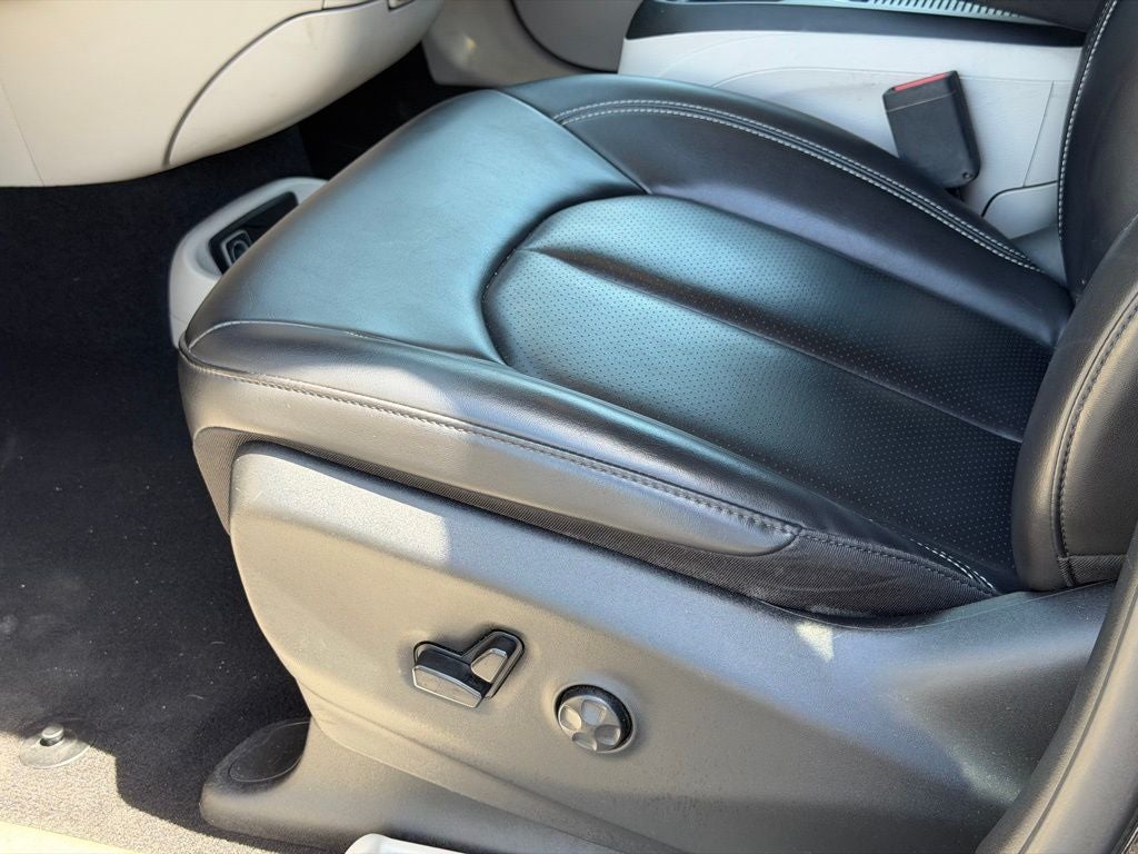 2023 Chrysler Pacifica Touring L FAMILY FUN!!!!