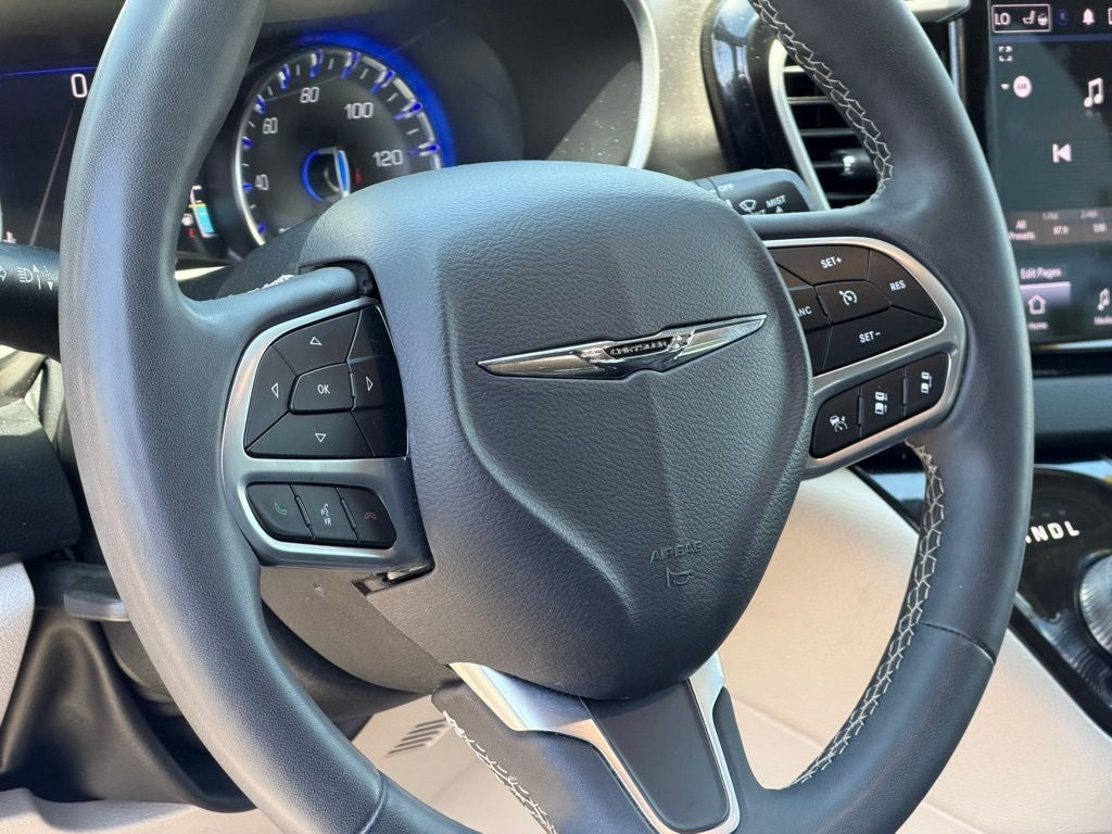 2023 Chrysler Pacifica Touring L FAMILY FUN!!!!